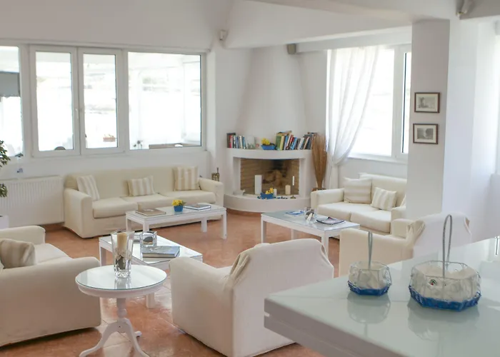 Milos Exo Katikies (Santorini)