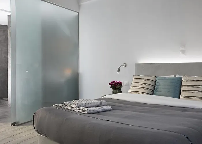 Milos Exo Katikies (Santorini)