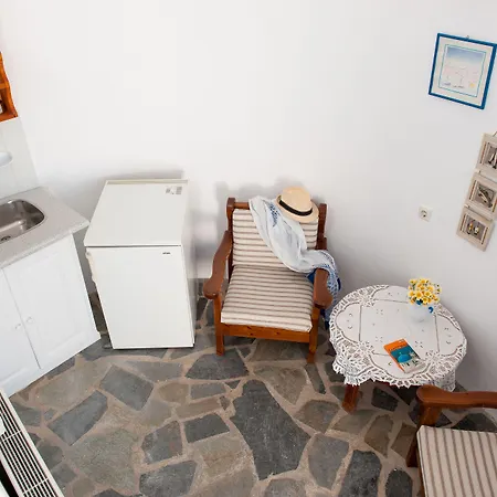 Milos فندق Exo Katikies (Santorini)