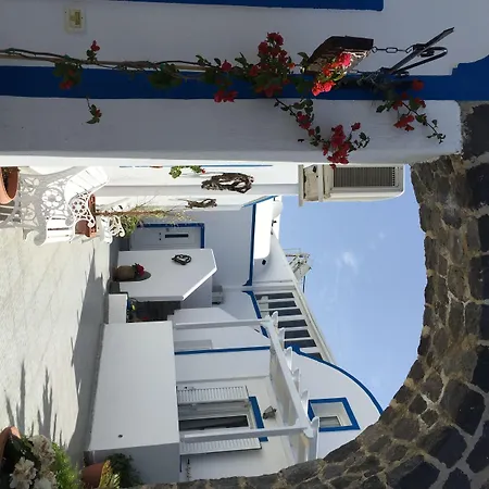 Milos فندق 4*