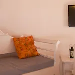 Milos 4*