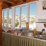 Milos Otel Exo Katikies (Santorini)