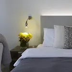 Milos 4*