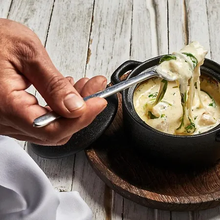 Milos 4* Exo Katikies (Santorini)