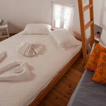 Milos Hotel Exo Katikies (Santorini)