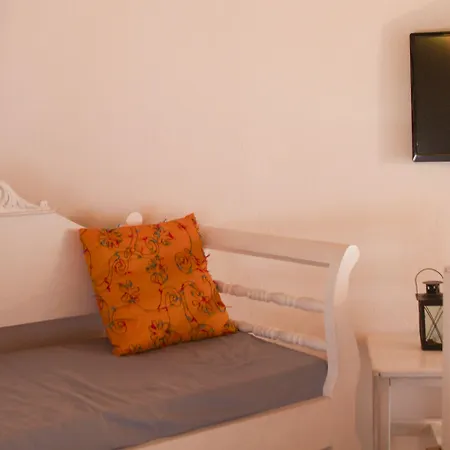 Milos 4*