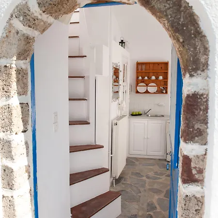 Milos 4* Exo Katikies (Santorini)