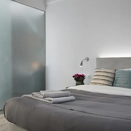 Milos Exo Katikies (Santorini)