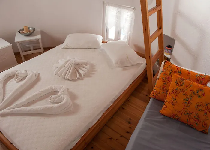 Milos Hotel Exo Katikies (Santorini)