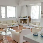 Milos Exo Katikies (Santorini)