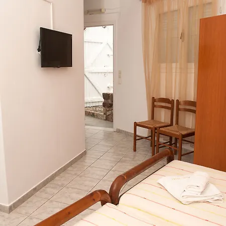 Milos 4* Exo Katikies (Santorini)