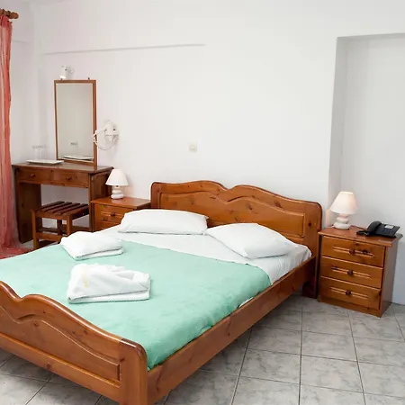 Milos 4* Exo Katikies (Santorini)