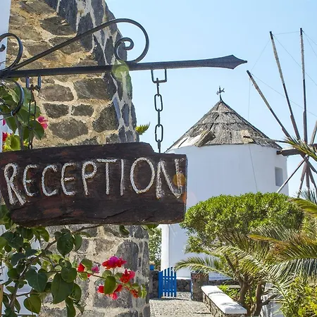Milos 4* Exo Katikies (Santorini)